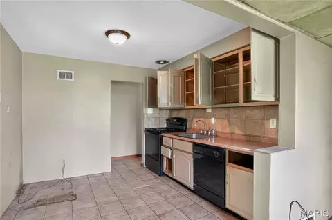 Kitchen - 1434 Comet Dr, Saint Louis, MO 63137 photo 2 of 2