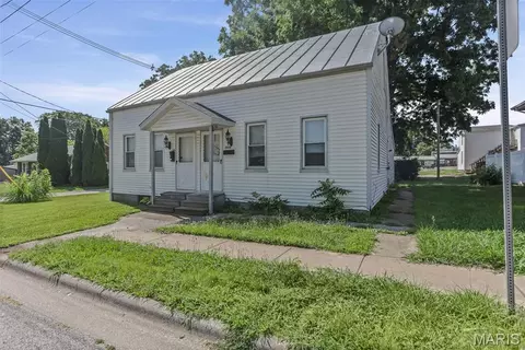 Exterior - 202 E 1st St, Waterloo, IL 62298 photo 2 of 4