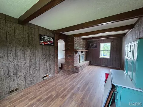 Living - 2688 Sullivan Bottom Rd, Saint Clair, MO 63077 photo 3 of 3