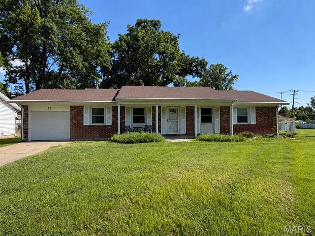 17 Coachlight Dr, Mascoutah, IL 62258