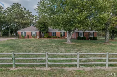 21355 Ember Rd # A, Lebanon, MO 65536