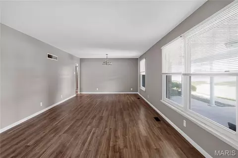 Living - 550 Monceau Dr, Ferguson, MO 63135 photo 1 of 2