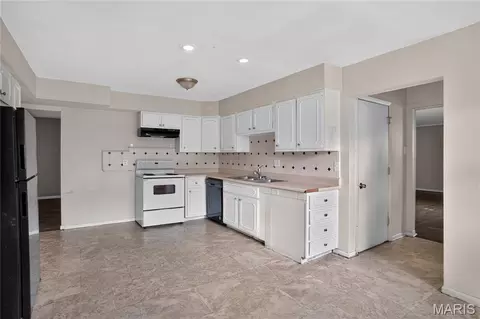 Kitchen - 550 Monceau Dr, Ferguson, MO 63135 photo 1 of 2