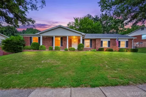 4741 Melissa Jo Ln, Saint Louis, MO 63128