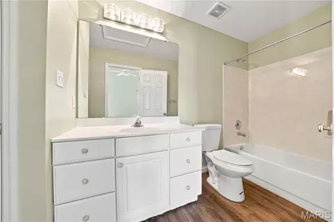 Bath - 542 Eagles Nest Ct, Wildwood, MO 63011 photo 3 of 4