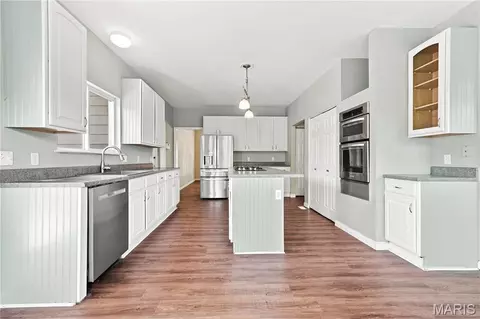 Kitchen - 542 Eagles Nest Ct, Wildwood, MO 63011 photo 2 of 4