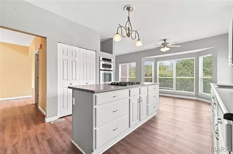 Kitchen - 542 Eagles Nest Ct, Wildwood, MO 63011 photo 3 of 4