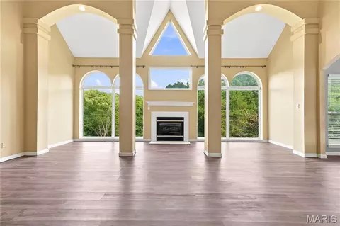 Living - 542 Eagles Nest Ct, Wildwood, MO 63011 photo 5 of 10