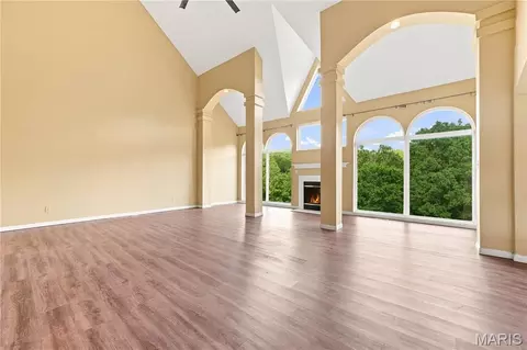 Living - 542 Eagles Nest Ct, Wildwood, MO 63011 photo 2 of 10