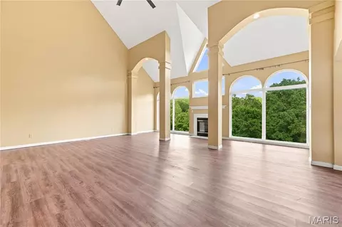 Living - 542 Eagles Nest Ct, Wildwood, MO 63011 photo 3 of 10