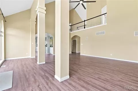 Living - 542 Eagles Nest Ct, Wildwood, MO 63011 photo 4 of 10