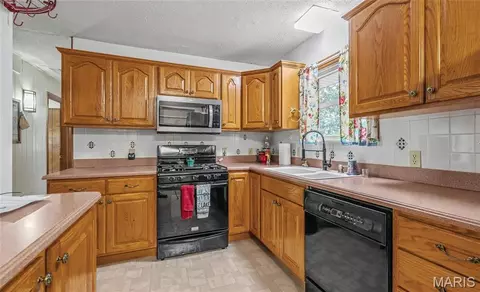 Kitchen - 396 Walls Ford Rd, Saint Clair, MO 63077 photo 1 of 2