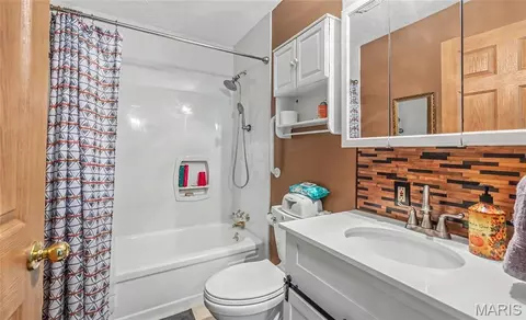 Bath - 396 Walls Ford Rd, Saint Clair, MO 63077 photo 1 of 2