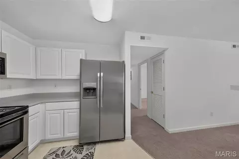 Kitchen - 101 Timber Creek Dr, O'fallon, MO 63368 photo 3 of 3