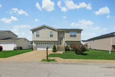 423 Carter Dr, Dupo, IL 62239