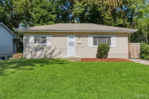 10537 Earl Dr, Saint Louis, MO 63136