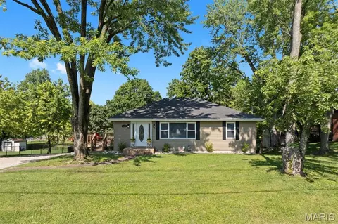 1466 N Keebler Ave, Collinsville, IL 62234