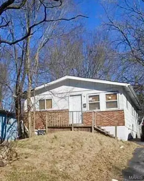 10246 Count Dr, Saint Louis, MO 63136
