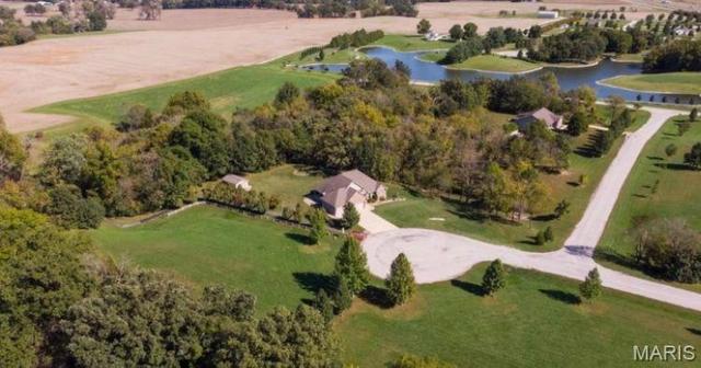 751 Lienzengen Ln, Greenville, IL 62246