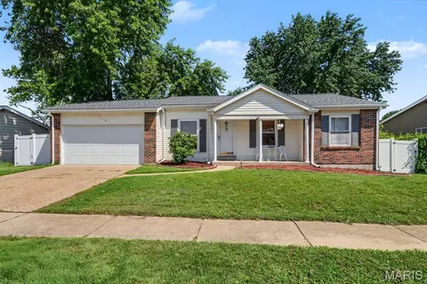 719 Waterfall Dr, Florissant, MO 63034