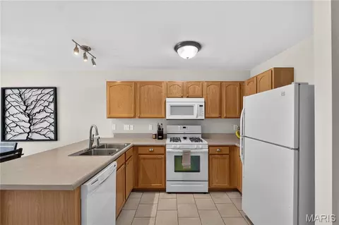 Kitchen - 37 Sommer Circle Dr, O'fallon, MO 63368 photo 2 of 2