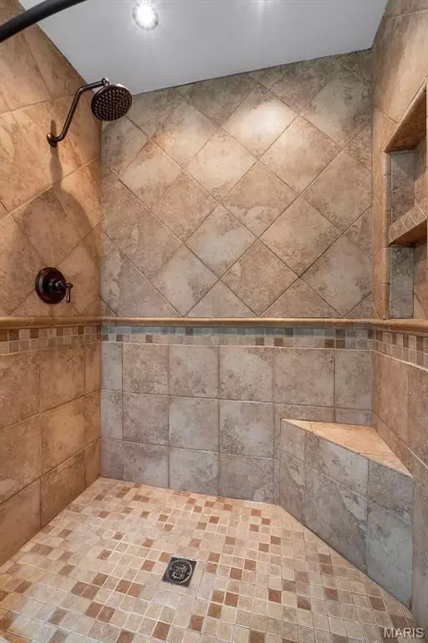 Bath - 2513 Ridgeway Dr, Jackson, MO 63755 photo 3 of 4