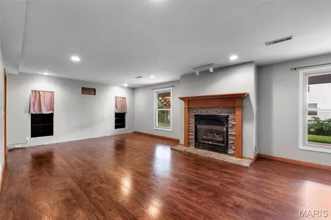 Living - 2513 Ridgeway Dr, Jackson, MO 63755 photo 4 of 6
