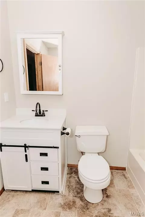 Bath - 14580 Conway Rd, Dixon, MO 65459 photo 2 of 3