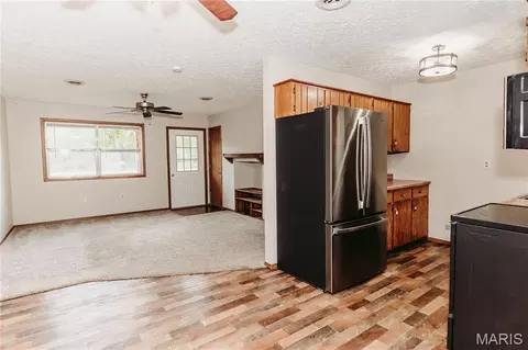 Living - 14580 Conway Rd, Dixon, MO 65459 photo 3 of 5