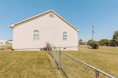 Exterior - 150 Cedar Circle Dr, Vienna, MO 65582 photo 5 of 11