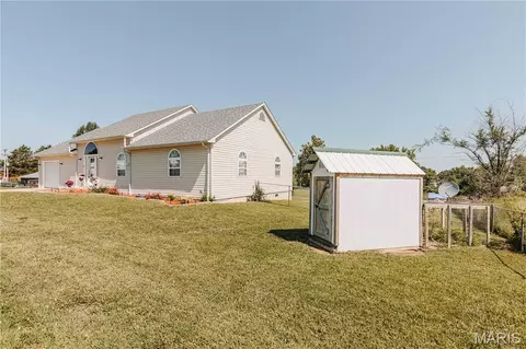 Exterior - 150 Cedar Circle Dr, Vienna, MO 65582 photo 7 of 11