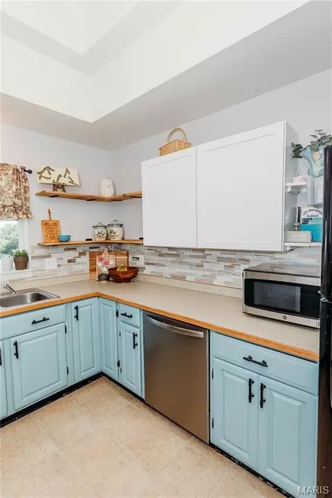 Kitchen - 150 Cedar Circle Dr, Vienna, MO 65582 photo 7 of 9