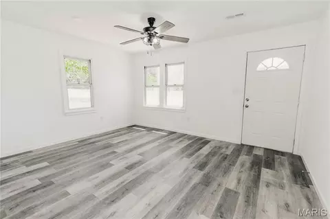 Living - 308 W 5th St, Dixon, MO 65459 photo 4 of 4