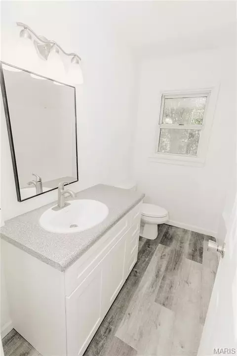 Bath - 308 W 5th St, Dixon, MO 65459 photo 2 of 5