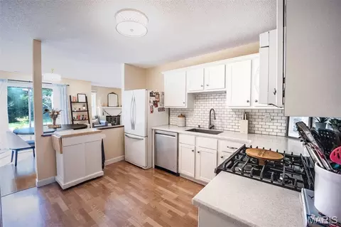 Kitchen - 1429 Tahoe Valley Ct, Ballwin, MO 63021 photo 2 of 5