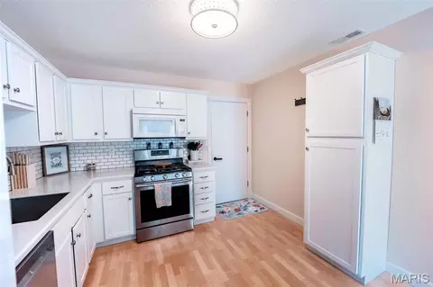 Kitchen - 1429 Tahoe Valley Ct, Ballwin, MO 63021 photo 5 of 5