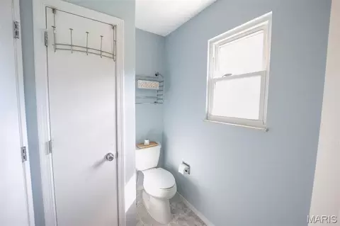 Bath - 1429 Tahoe Valley Ct, Ballwin, MO 63021 photo 3 of 4