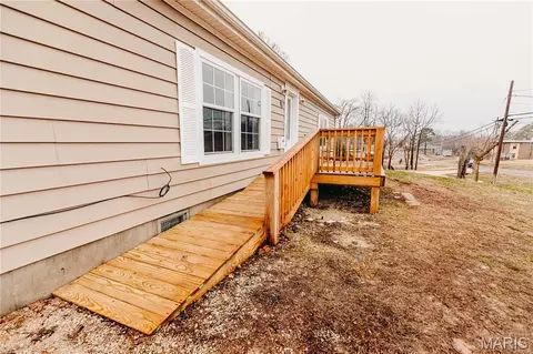 Exterior - 215 E 5th St, Dixon, MO 65459 photo 5 of 8