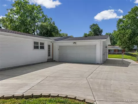 Exterior - 735 Montbrook Dr, O'fallon, MO 63366 photo 5 of 8