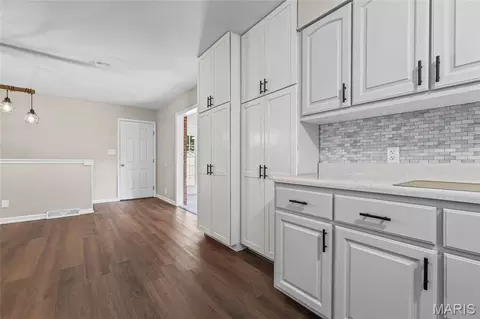 Entry Way - 735 Montbrook Dr, O'fallon, MO 63366 photo 2 of 2