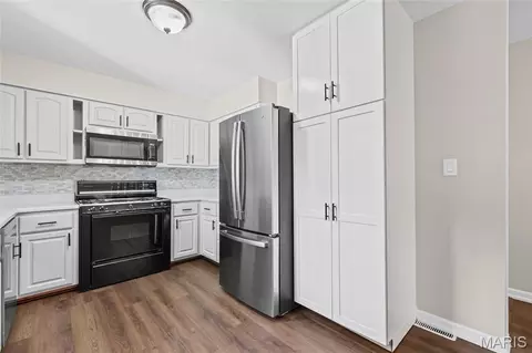 Kitchen - 735 Montbrook Dr, O'fallon, MO 63366 photo 3 of 3