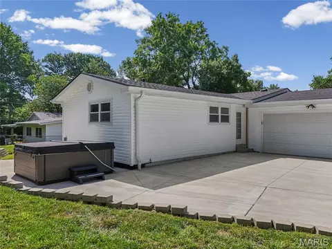 Exterior - 735 Montbrook Dr, O'fallon, MO 63366 photo 6 of 8