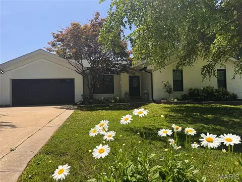 60 Park Charles Blvd N, St. Peters, MO 63376
