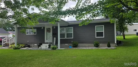 501 E Broadway St, Steeleville, IL 62288 photo 2