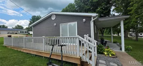 501 E Broadway St, Steeleville, IL 62288 photo 4