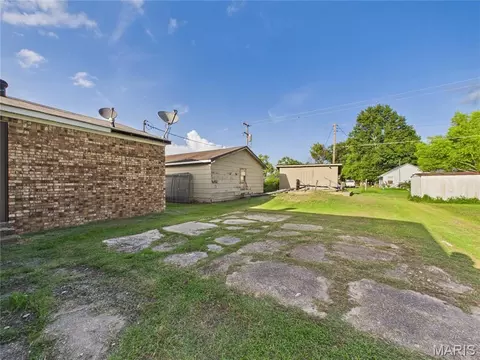 Exterior - 404 N Main St, Gideon, MO 63848 photo 2 of 3