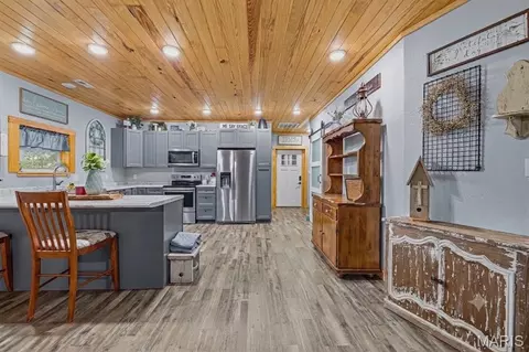 Kitchen - 10050 Easton Rd, Mineral Point, MO 63660 photo 3 of 4
