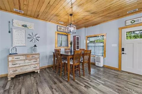 Dining - 10050 Easton Rd, Mineral Point, MO 63660 photo 2 of 2