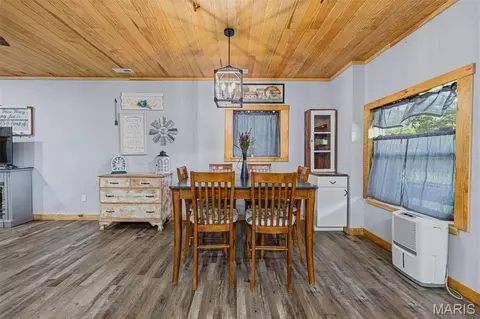 Dining - 10050 Easton Rd, Mineral Point, MO 63660 photo 1 of 2
