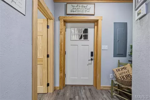 Entry Way - 10050 Easton Rd, Mineral Point, MO 63660 photo 3 of 3